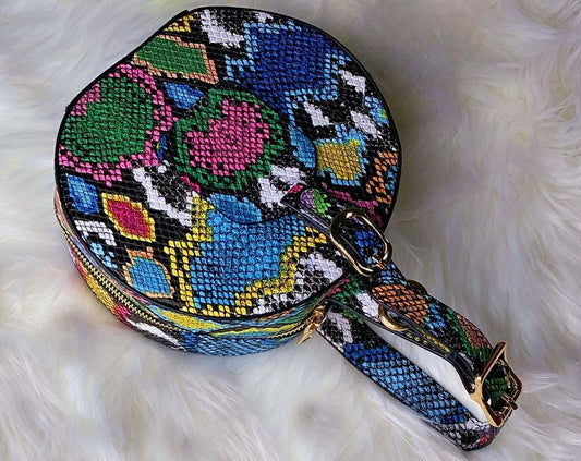 Zoo Keep Her Purse